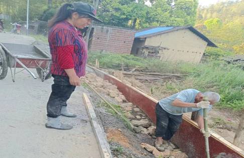 西山村对道路加宽，整改安全隐患